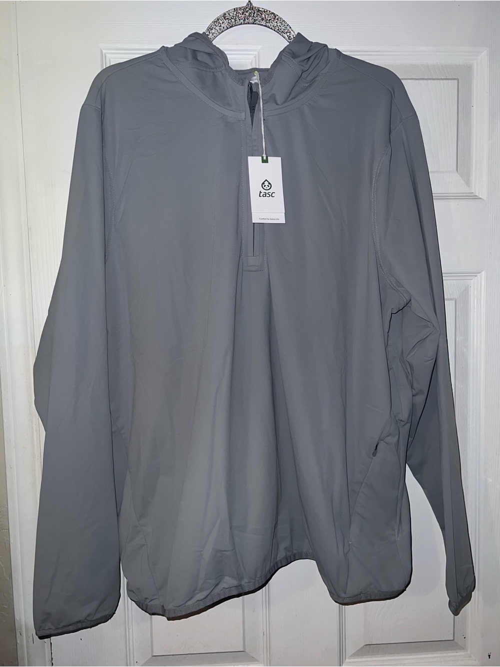 Tasc performance 1/4 zip pullover hoodie NWT men size XXL in color shark gray